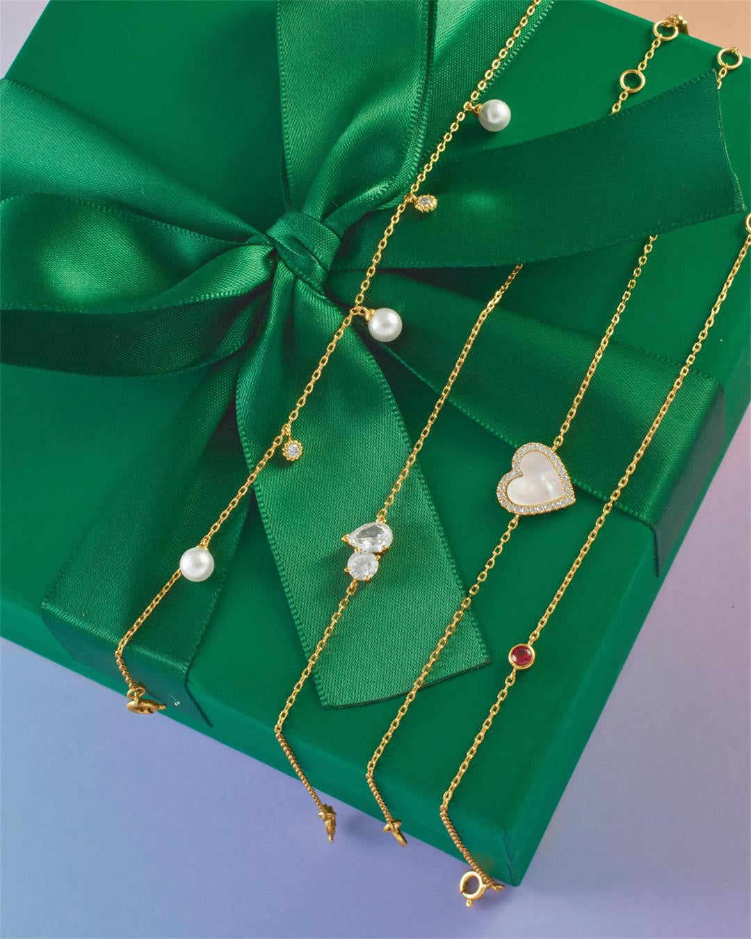 Glimmer Glow - Gold Shell Pearl & Sparkle Drop Station Bracelet