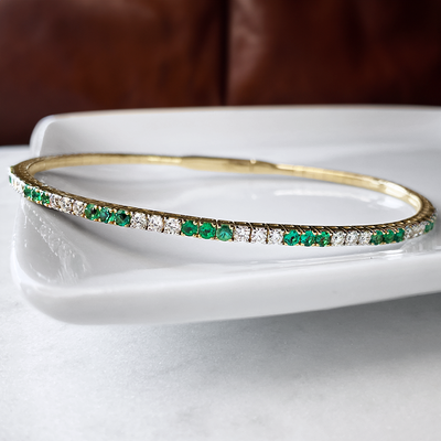 14k YG, 0.491 CT Dia, 0.508 Round Emerald CT Bangle