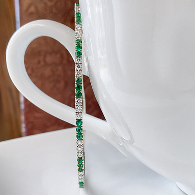 14k YG, 0.491 CT Dia, 0.508 Round Emerald CT Bangle