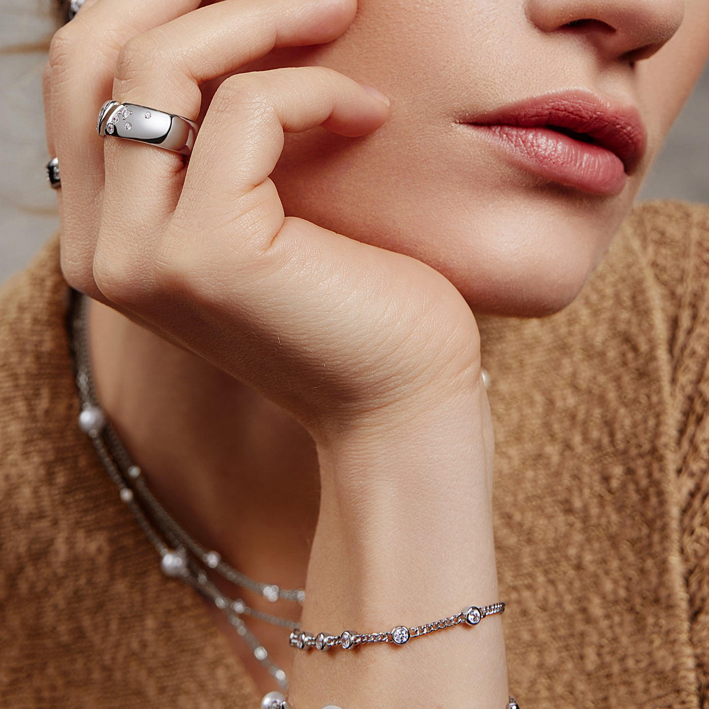 Melodic Poet - Silver Multi Station Round Stone Chain