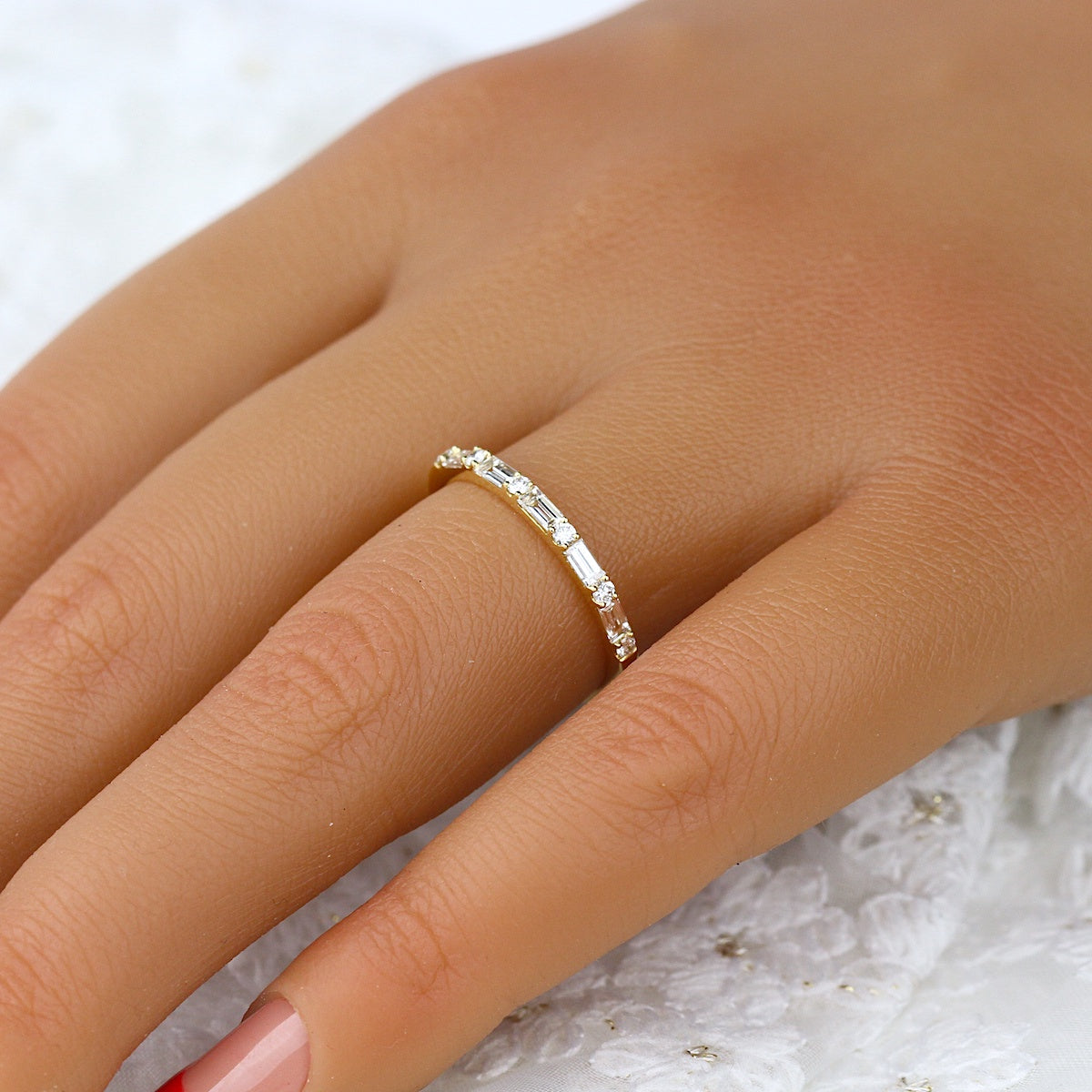 Parade Alternating Round & Baguette Diamond Band