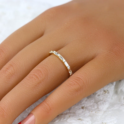 Parade Alternating Round & Baguette Diamond Band