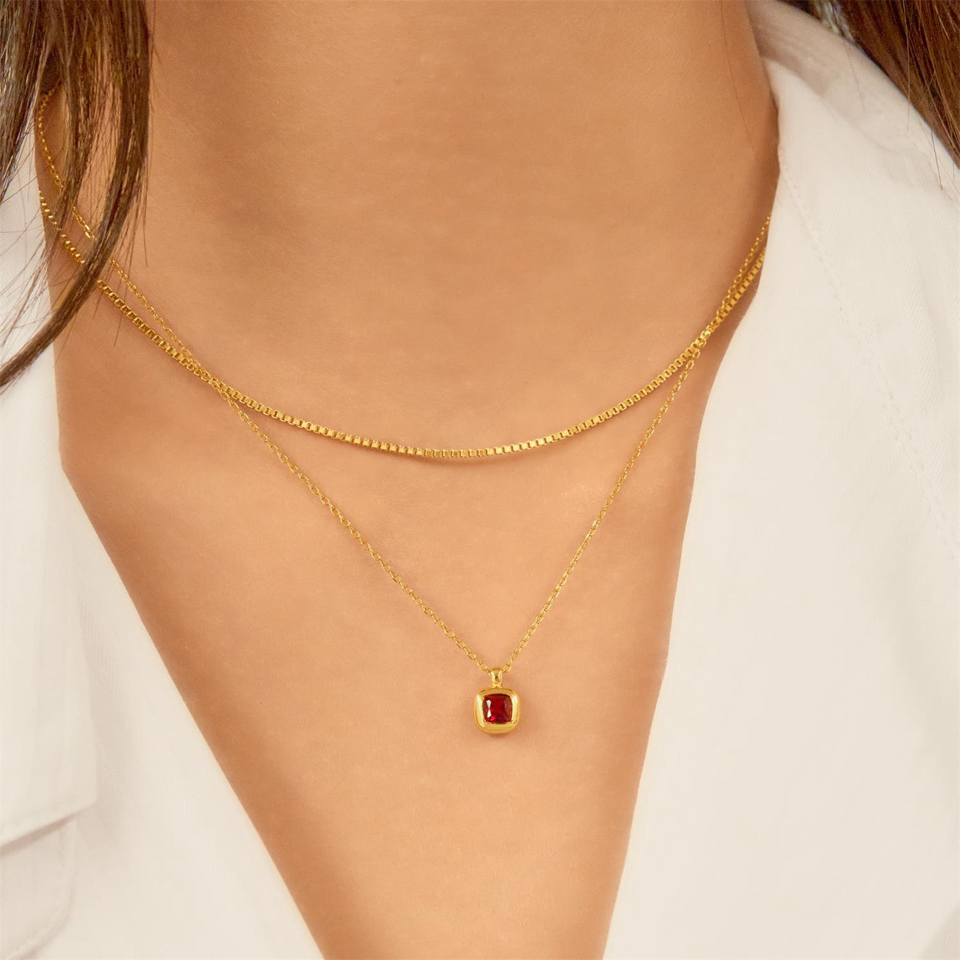 Glimmer Glow - Gold Crimson Solitaire Necklace