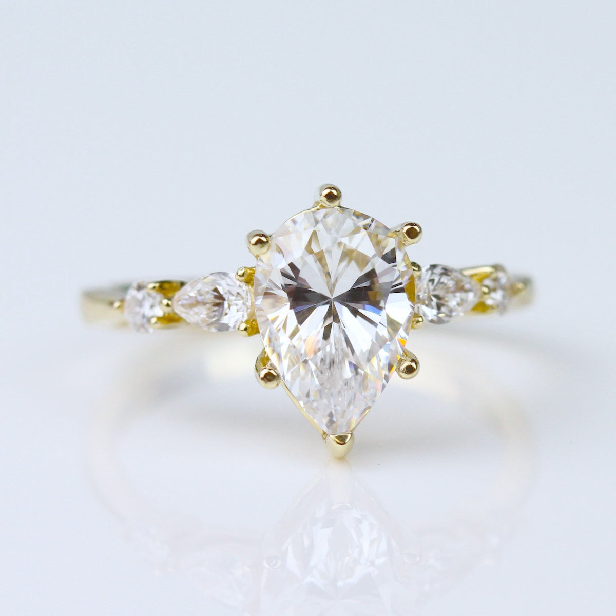 Parade 1.5 CT Pear Center, Diamond Semi Mount