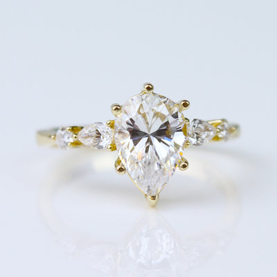 Parade 1.5 CT Pear Center, Diamond Semi Mount
