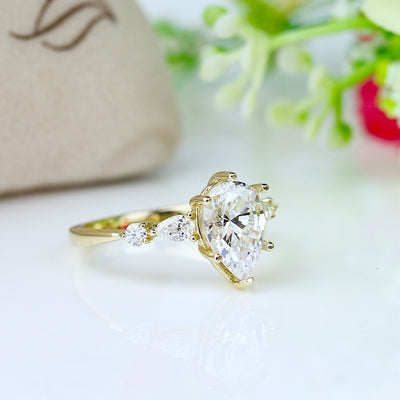 Parade 1.5 CT Pear Center, Diamond Semi Mount