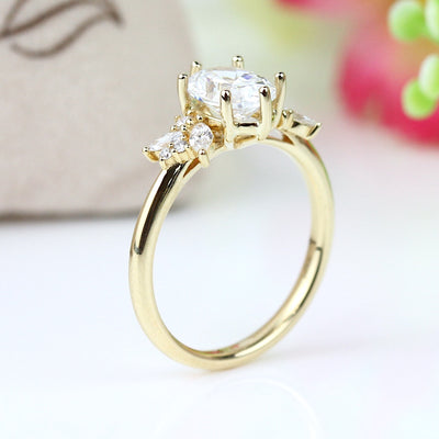 Parade 14k Gold Oval Center Engagement Ring