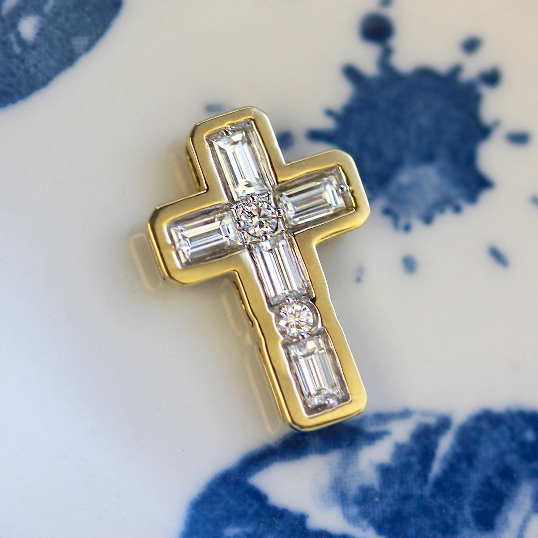 14KY Diamond Cross, .624 CT BG & .068 CT RD Diamond