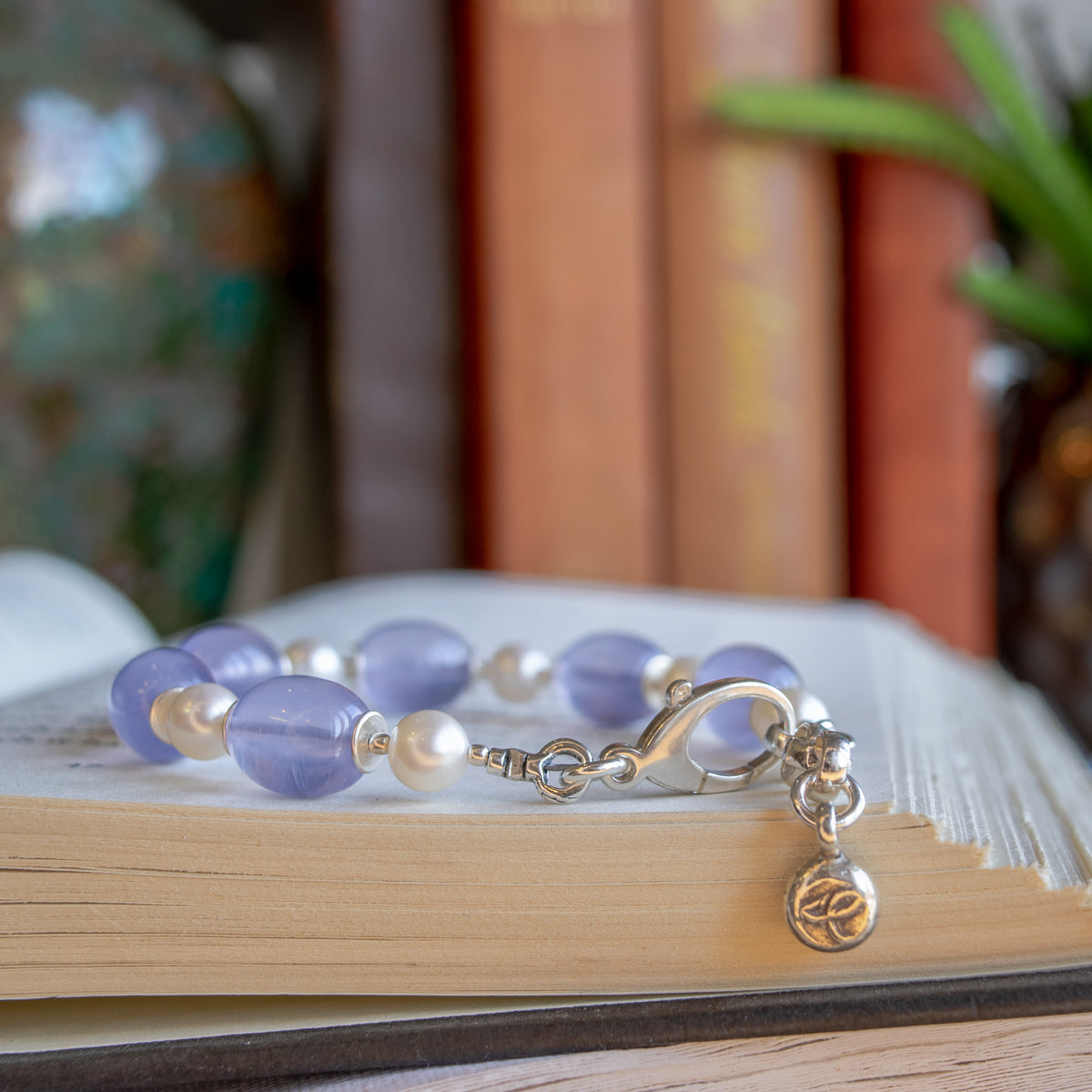 Lavender Chalcedony & Freshwater Pearl Bracelet