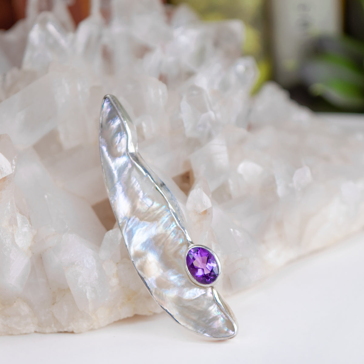 BLACK-lIPPED OYSTER Icicle Shape Large with 8x6mm Oval amethyst Approx 1.01ct