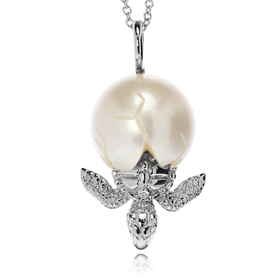 Galatea Turtle Egg White Carved Pearl Necklace