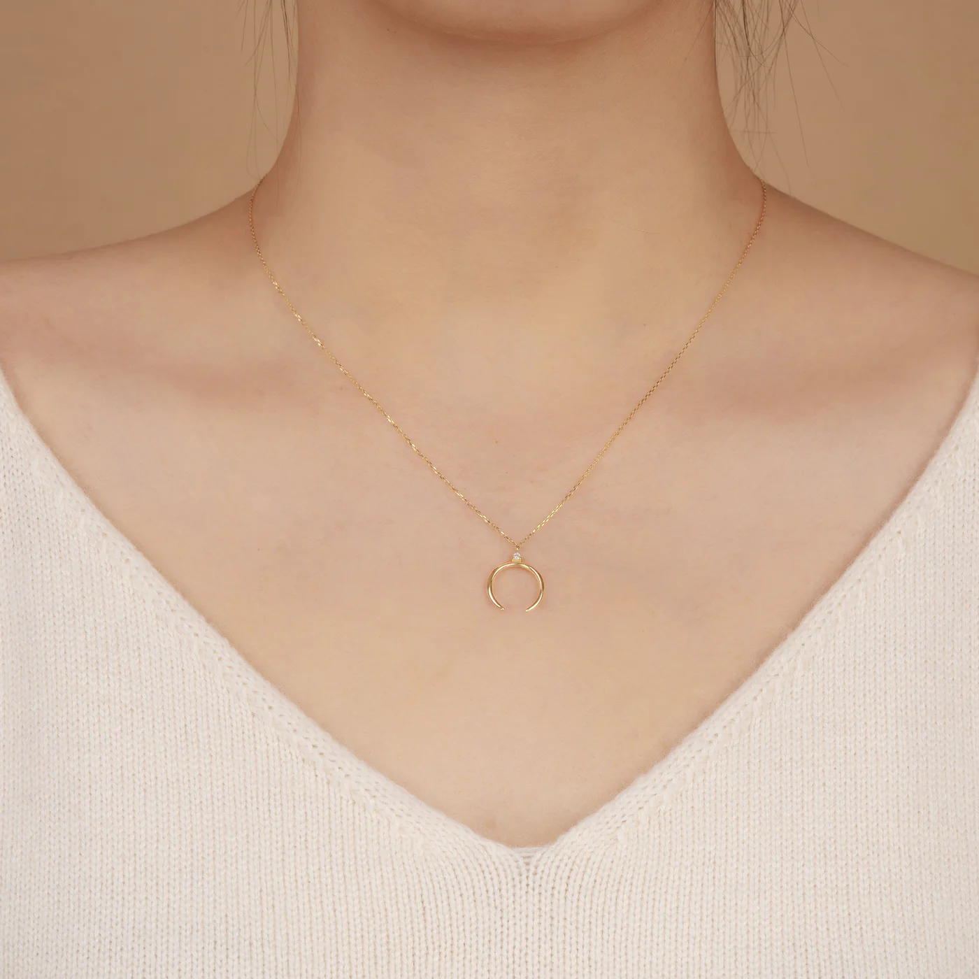 GLORIA | Diamond Arc Necklace