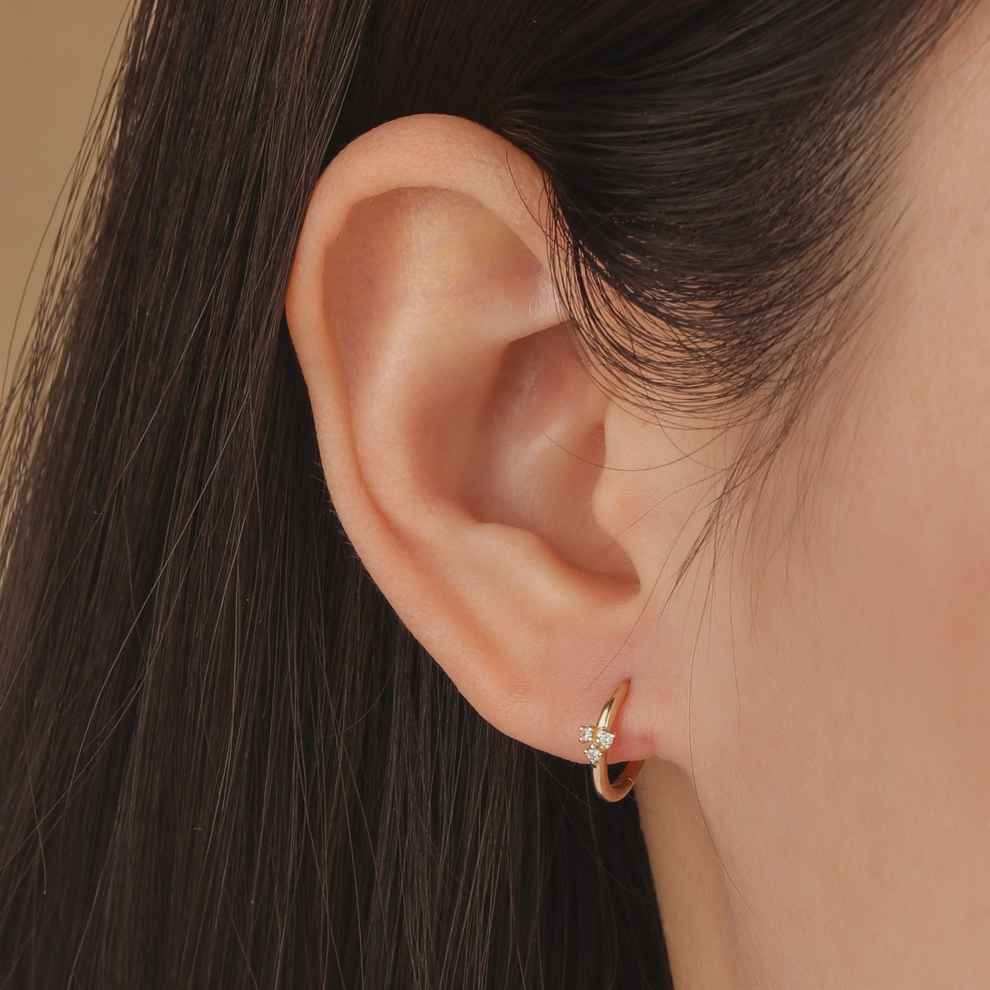 CLOVER | Single Diamond Huggie Hoop